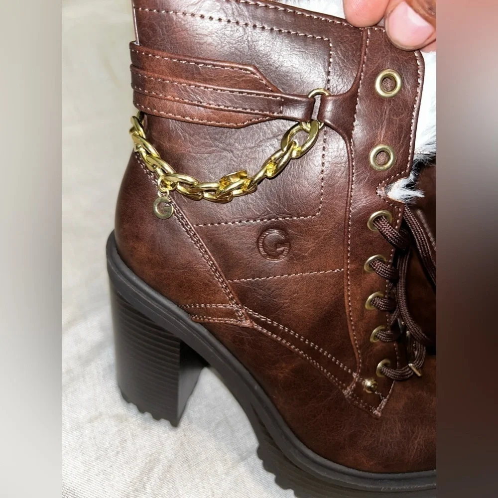 NWOT WOMANS GUESS BOOTIES - Picture 8 of 11
